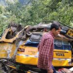 हिमाचल : गहरी खाई में गिरी बस, 13 लोगों की हुई दर्दनाक मौत